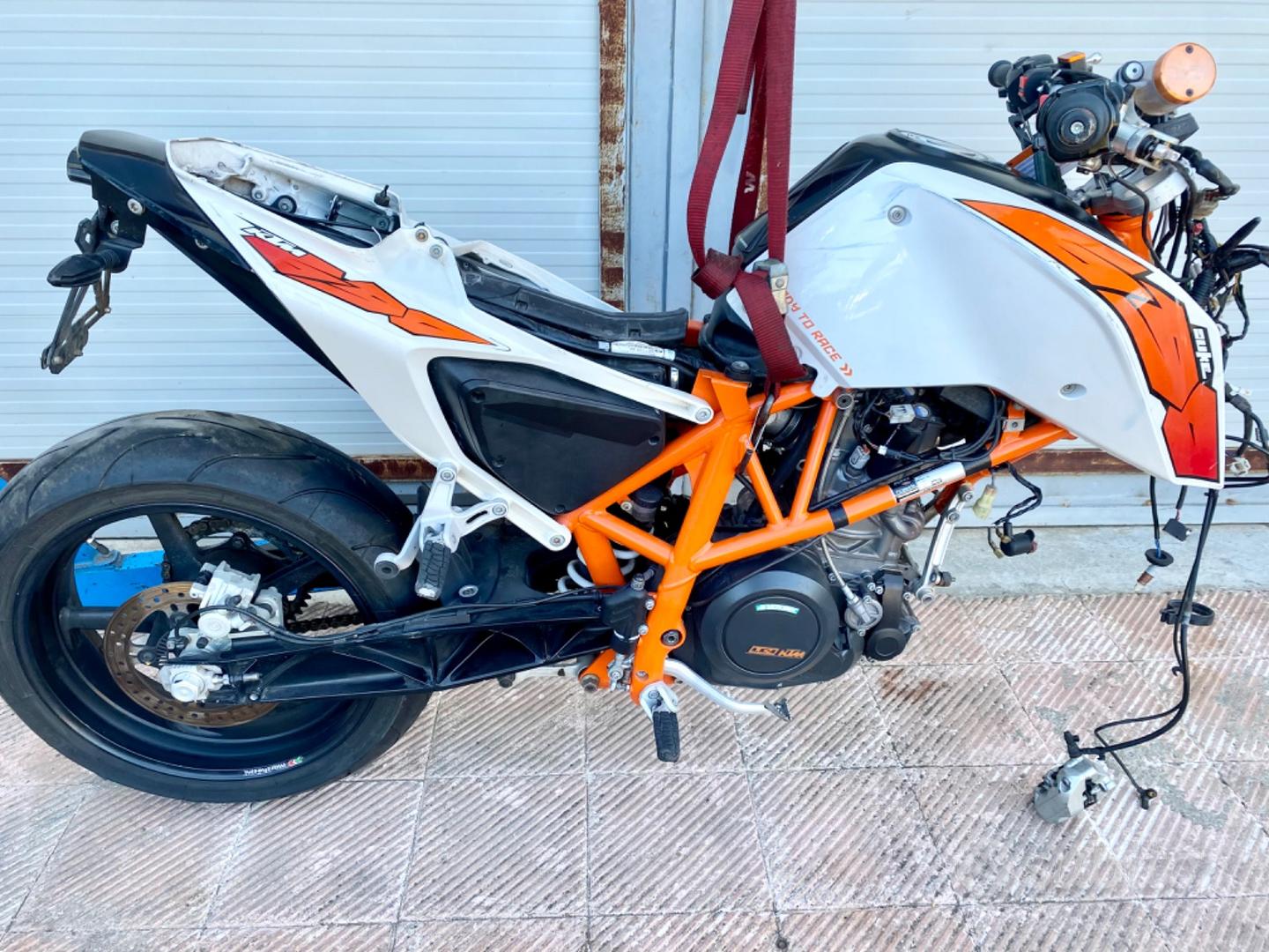 Ricambi Usati Ricambi Ktm Duke 390 PARAFANGO ANTERIORE - Main Image