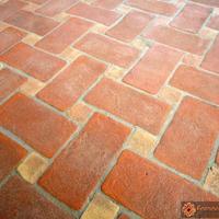 Mattoni-tavelle attrezzi agricoli antichi e altro