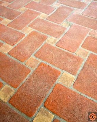 Mattoni-tavelle attrezzi agricoli antichi e altro