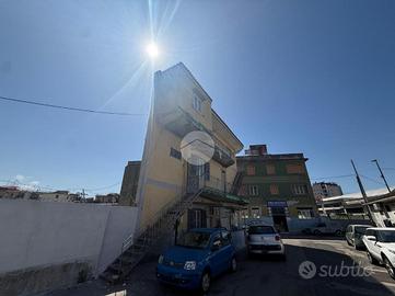 3 LOCALI A NAPOLI