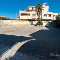 Box e rimessaggio per auto, moto e furgone