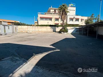 Box e rimessaggio per auto, moto e furgone