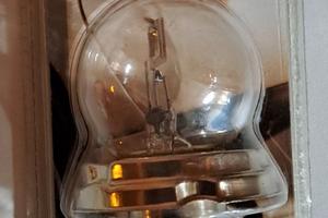 Lampadina asimmetrica 12V 40/45W per auto