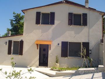 Casa a schiera con giardino per uso transitorio