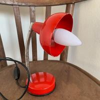 lampada da scrivania vintage rossa