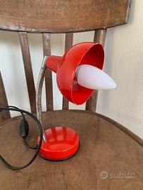 lampada da scrivania vintage rossa