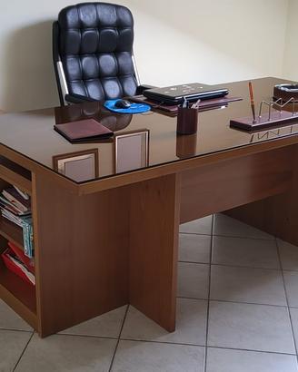 Scrivania direzionale con piano dattilo e cassetti