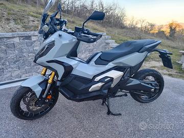 HONDA X-ADV 750 