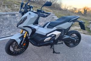 HONDA X-ADV 750 