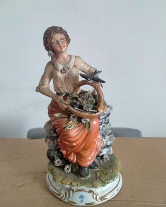 Statuetta Fioraia di Capodimonte