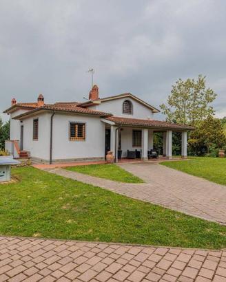 Villa splendidamente ristrutturata con piscina