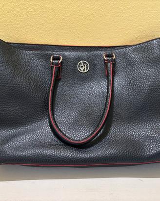 Borsa Armani Jeans nera con dettagli rossi