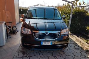 lancia voyager 2800d platinum 177 cv
