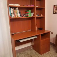 SCRIVANIA PORTA PC  CON LIBRERIA E CASSETTI