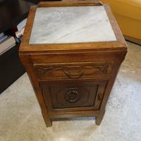 mobiletto con marmo antico