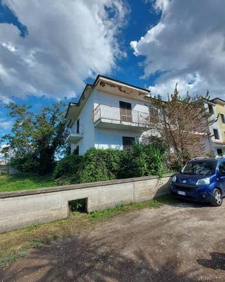 Appartamento di 300 m² con 4 locali a Somma Vesuvi