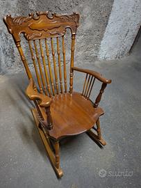 Sedia a dondolo in legno stile classico 