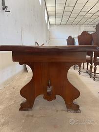 Tavolo in legno massiccio