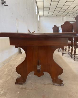 Tavolo in legno massiccio