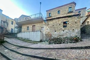 3 LOCALI A SANTA MARINA