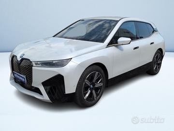 BMW iX xdrive40 pacchetto sportivo