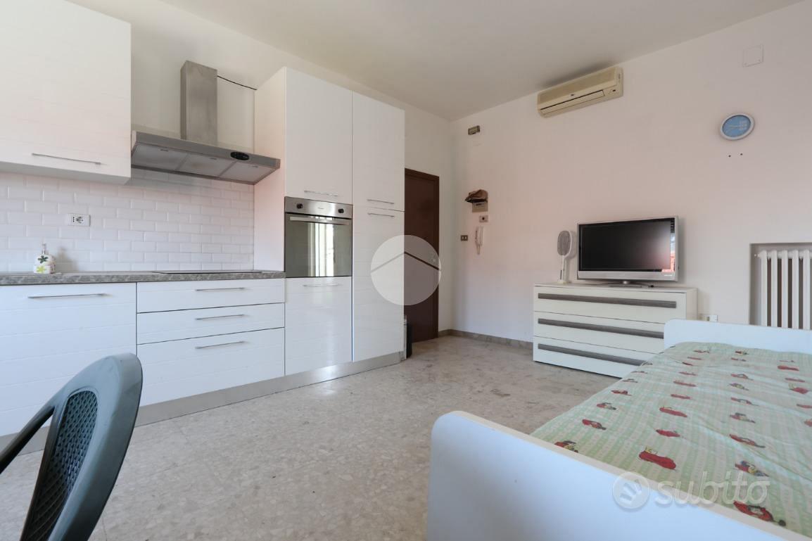 2 LOCALI A MONTESILVANO - Vista 2