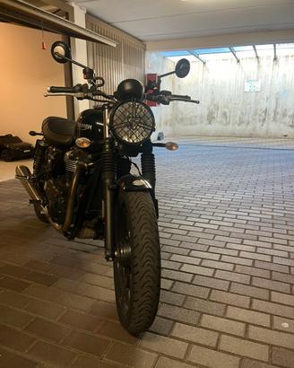 Triumph street twin