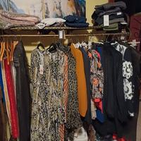 Piccolo stock abbigliamento nuovo