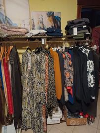 Piccolo stock abbigliamento nuovo