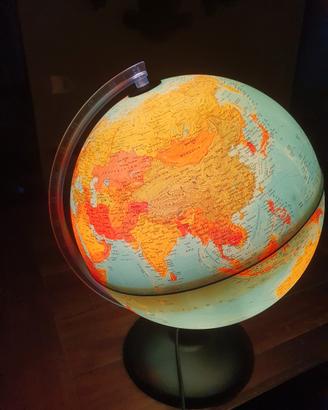 globo terrestre illuminato ,nuovo,della  Melinera