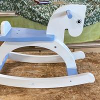 Cavallino a dondolo in legno