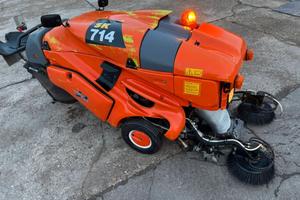 M168 - Motospazzatrice con aspirazione
