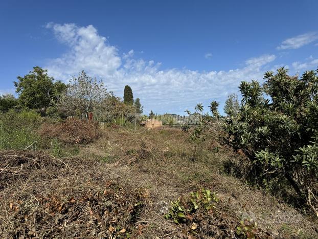 Rudere con terreno in zona Gesso