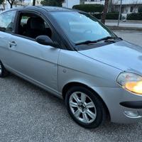 Lancia Ypsilon 1.2 16V Momo Design 2006 neopatenta