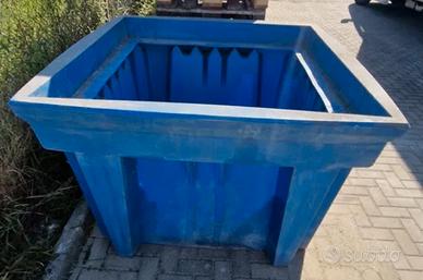 Contenitore industriale in plastica blu