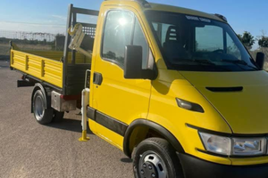 Iveco daily ribaltabile con gru