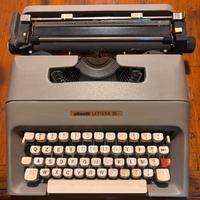 Macchina da scrivere Olivetti