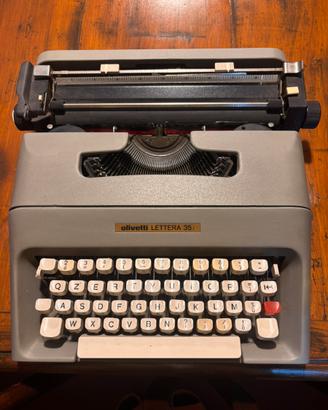 Macchina da scrivere Olivetti