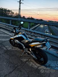 Suzuki gsr 600