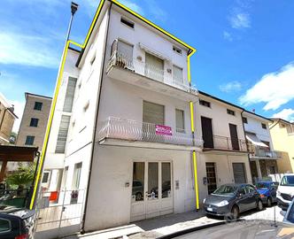 CASA BIFAMILIARE a DUE PASSI DAL MARE E DAL CENTRO