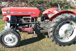 Trattore agricolo Massey Ferguson MF130