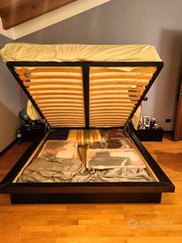 Letto matrimoniale con contenitore. 