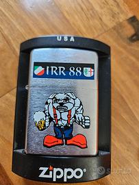 Zippo IRR 88 Cuore Nero Sangue Blu – Mai acceso – 