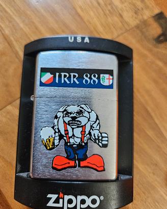 Zippo IRR 88 Cuore Nero Sangue Blu – Mai acceso – 