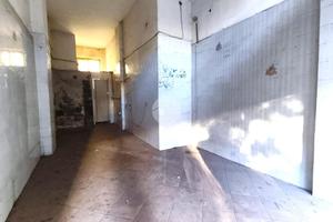 NEGOZIO A NAPOLI