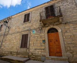 Palazzina terra-cielo in centro Luogosanto