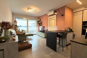 DUE LOCALI CON BOX E TERRAZZO - GREEN VILLAGE