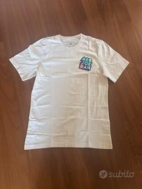 T-shirt Air Jordan bianca con grafiche sticker