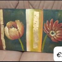 Quadro con i fiori di tela.