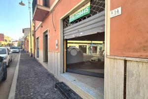 NEGOZIO A CAPOTERRA